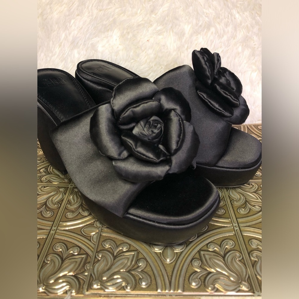 Gianni Bini Black Satin Floral Platform Shoes size 7.5 NWOT - Picture 7 of 16